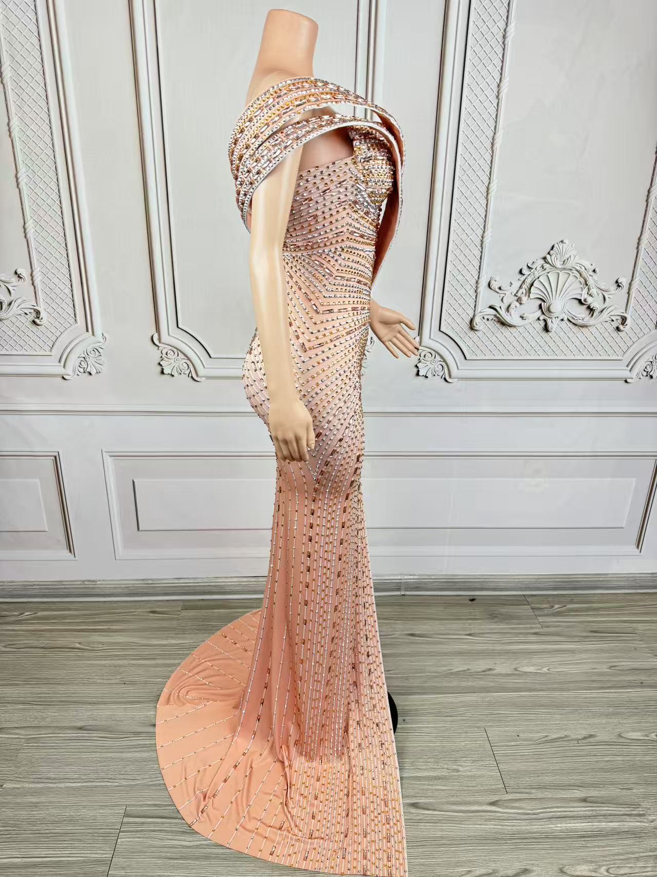 Xiangbin Sparkly Crystals Form - огляд і ціна Women Formal Wear Photoshoot