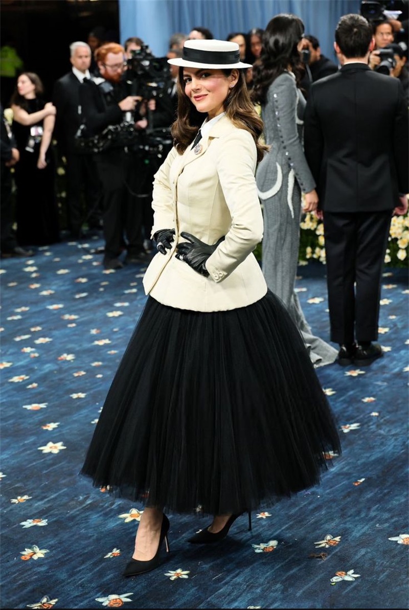 White Women Office Suits Skirt - огляд і ціна Women Formal Wear Black