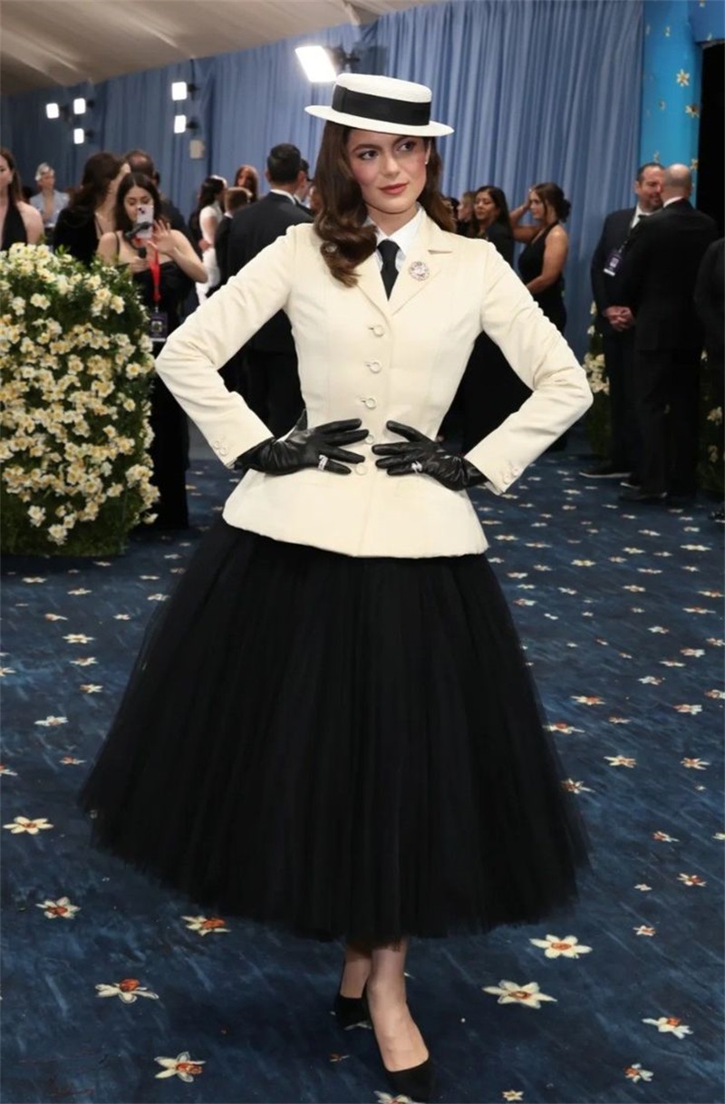 White Women Office Suits Skirt - огляд і ціна Women Formal Wear Black