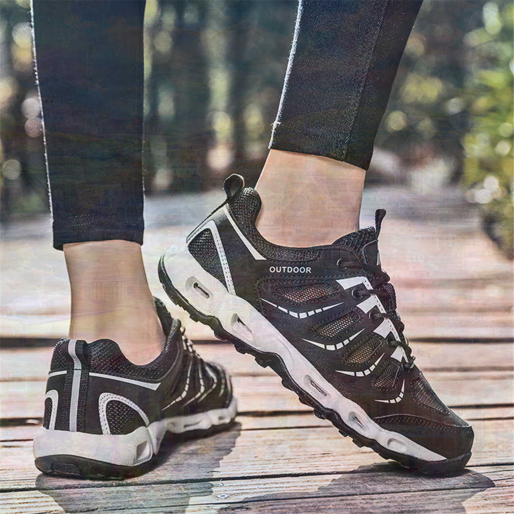 Sumer Round Tip Silver Sneaker - огляд і ціна Women Formal Wear Black